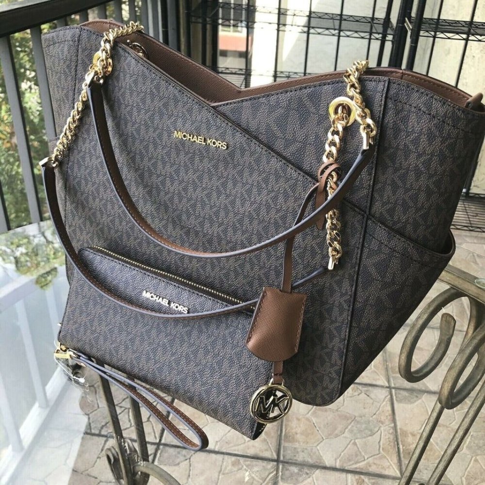 "✨ Michael Kors Brown Signature Set: Timeless Elegance in Every Detail! 🌟"